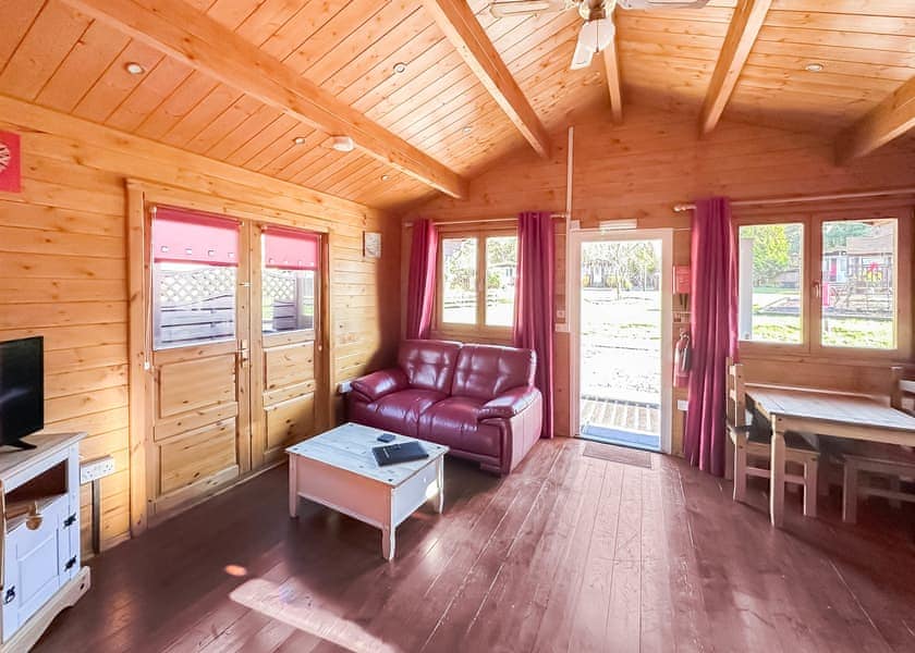 Jay - Heronstone Lodges, Brecon Beacons National Park,