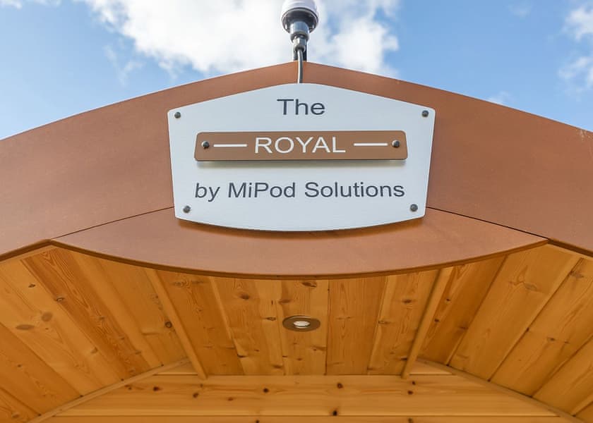 High Farm Deluxe Pod (Hot Tub) - High Farm Holiday Park, Beverley