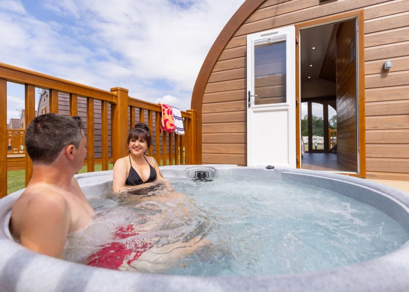 High Farm Deluxe Pod (Hot Tub) - High Farm Holiday Park, Beverley