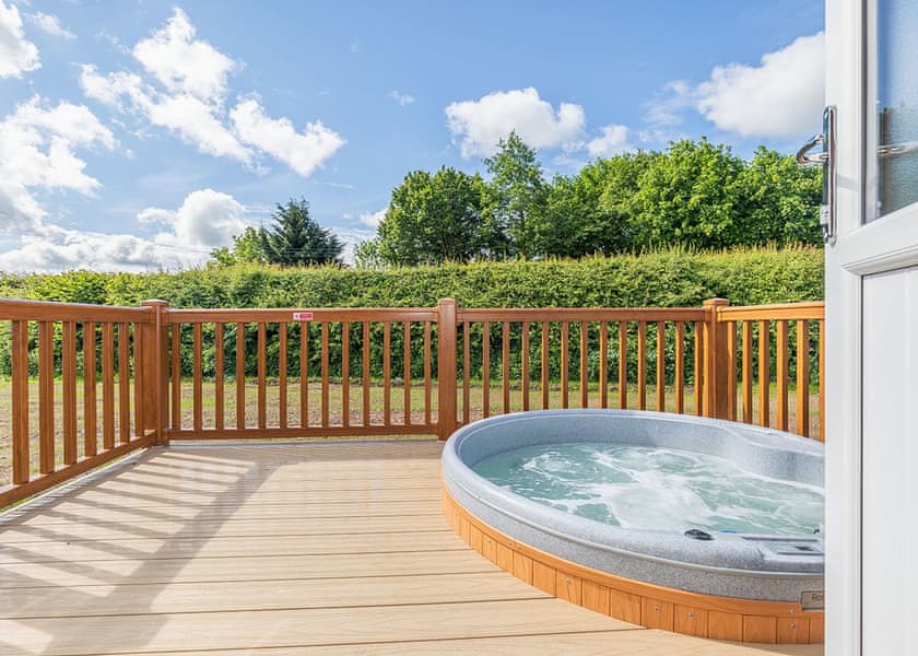 High Farm Deluxe Pod (Hot Tub) - High Farm Holiday Park, Beverley