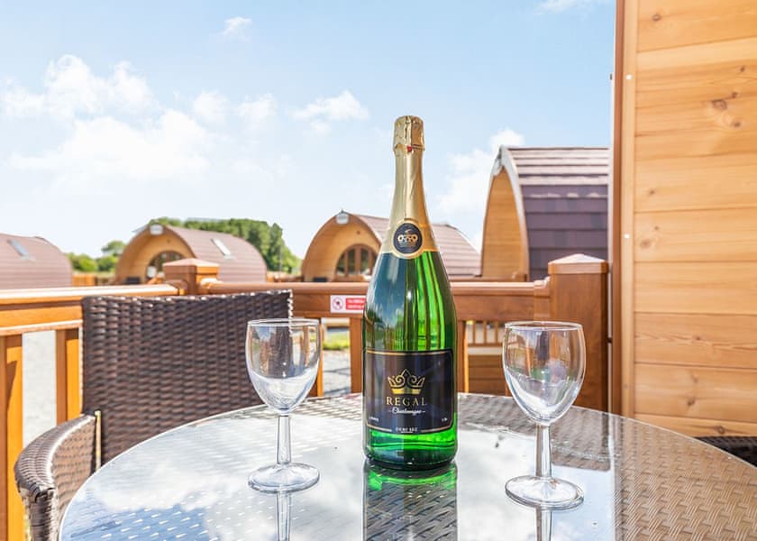 High Farm Deluxe Pod (Hot Tub) - High Farm Holiday Park, Beverley