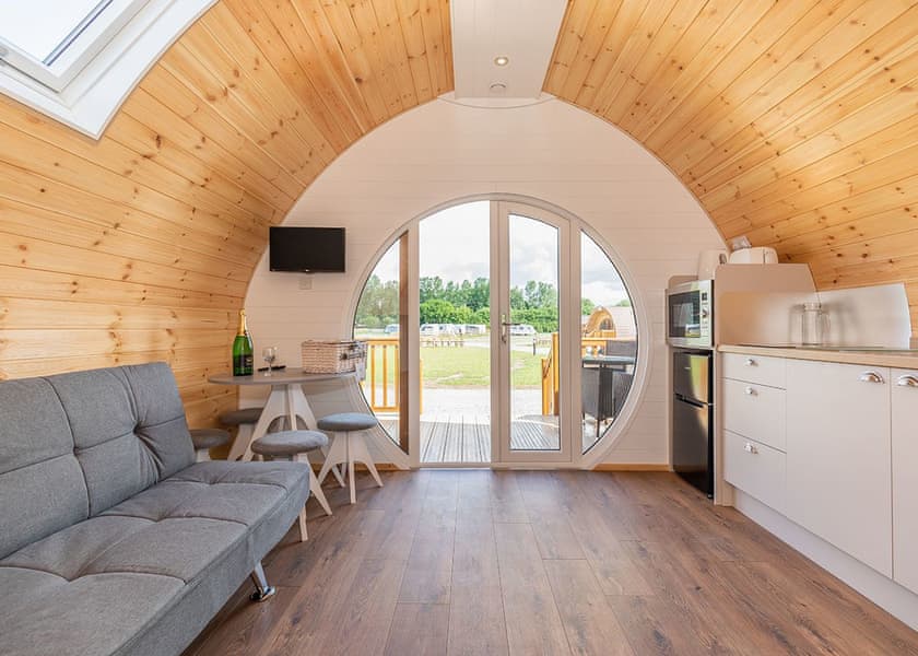 High Farm Deluxe Pod (Hot Tub) - High Farm Holiday Park, Beverley