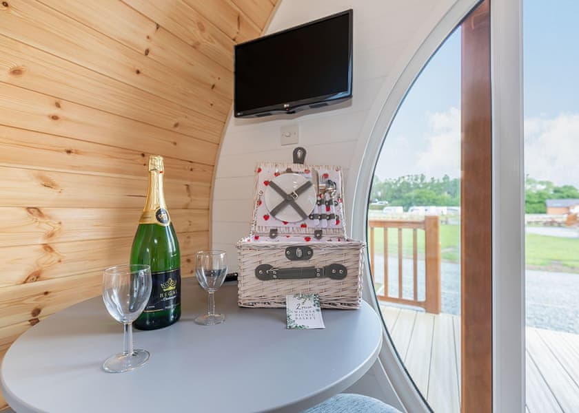 High Farm Deluxe Pod (Hot Tub) - High Farm Holiday Park, Beverley