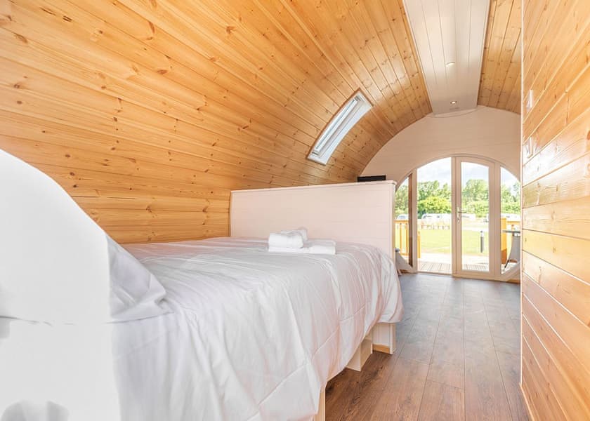 High Farm Deluxe Pod (Hot Tub) - High Farm Holiday Park, Beverley