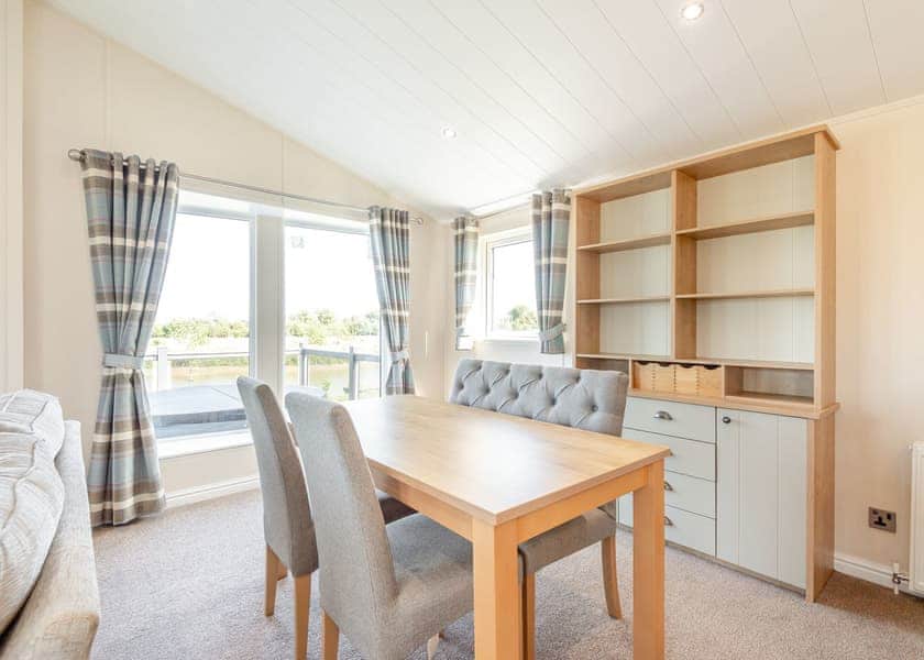 Bluebell VIP - Home Farm Park Lakeside Retreat, Burgh le Marsh