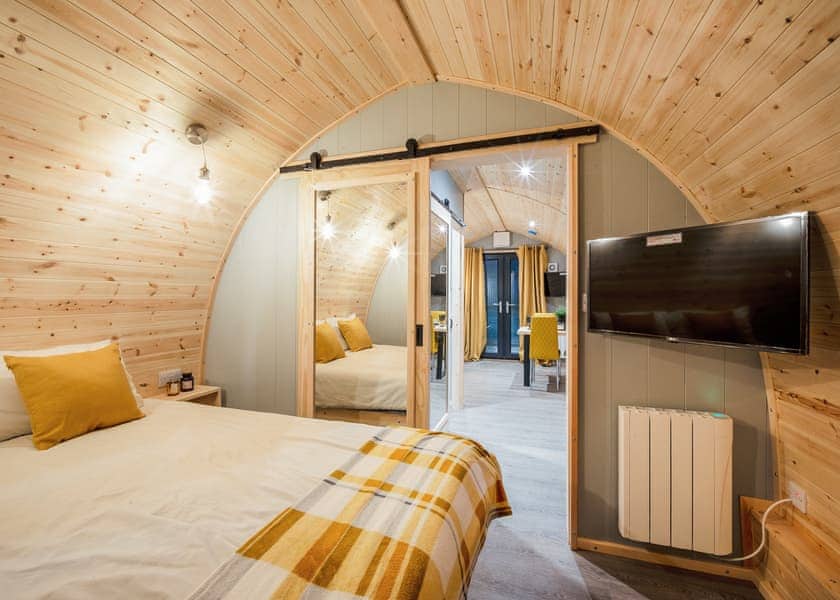 Bee - Hill Farm Retreat, Wangford, near Southwold