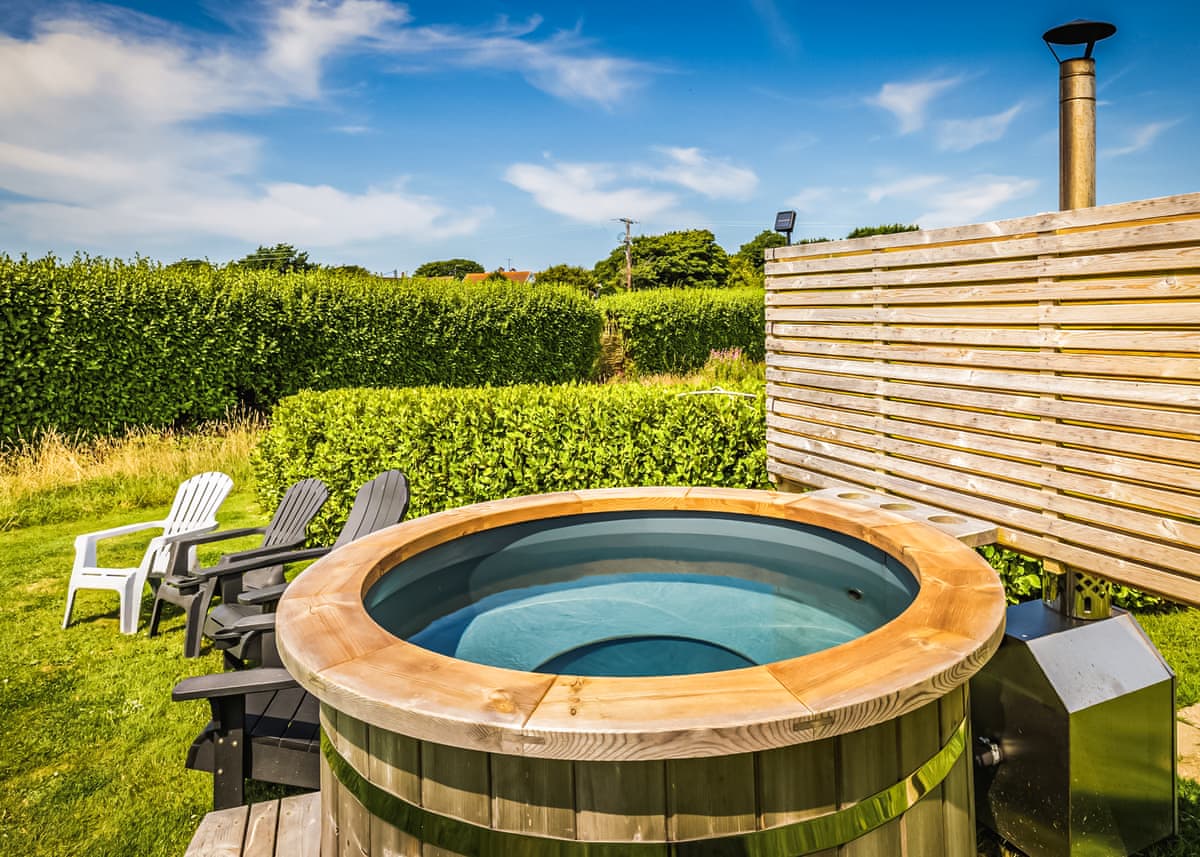 Headland Escape Glamping - Holiday lodge in South Wales - Image 4