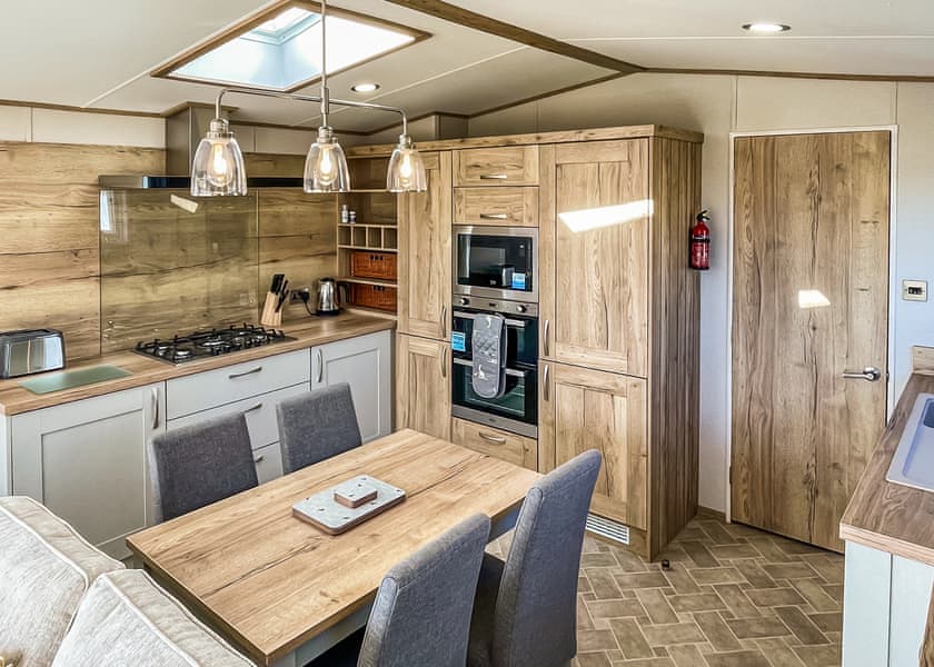 The Amy Johnson Lodge - Holderness Country Park, Tunstall, Nr Hull