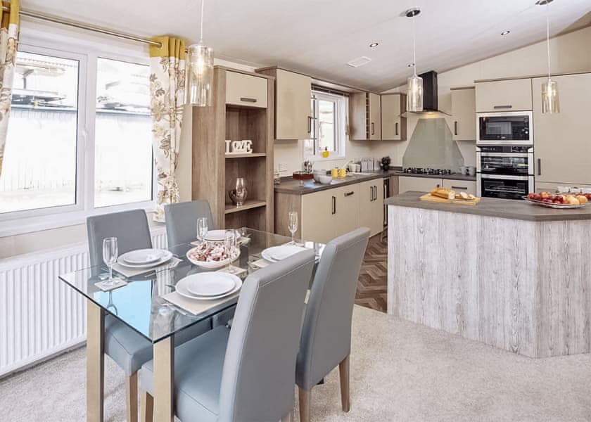 Superior Oak Lodge with Hot Tub (Sleeps 4, Pet) - Heather View Holiday Park, Stanhope, Co Durham