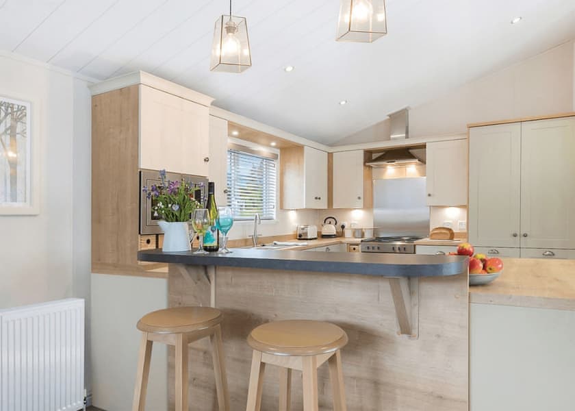Superior Oak Lodge with Hot Tub (Sleeps 4, Pet) - Heather View Holiday Park, Stanhope, Co Durham