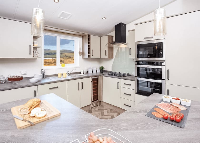 Superior Oak Lodge with Hot Tub (Sleeps 4, Pet) - Heather View Holiday Park, Stanhope, Co Durham