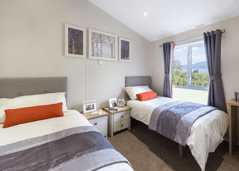 Superior Oak Lodge with Hot Tub (Sleeps 4, Pet) - Heather View Holiday Park, Stanhope, Co Durham
