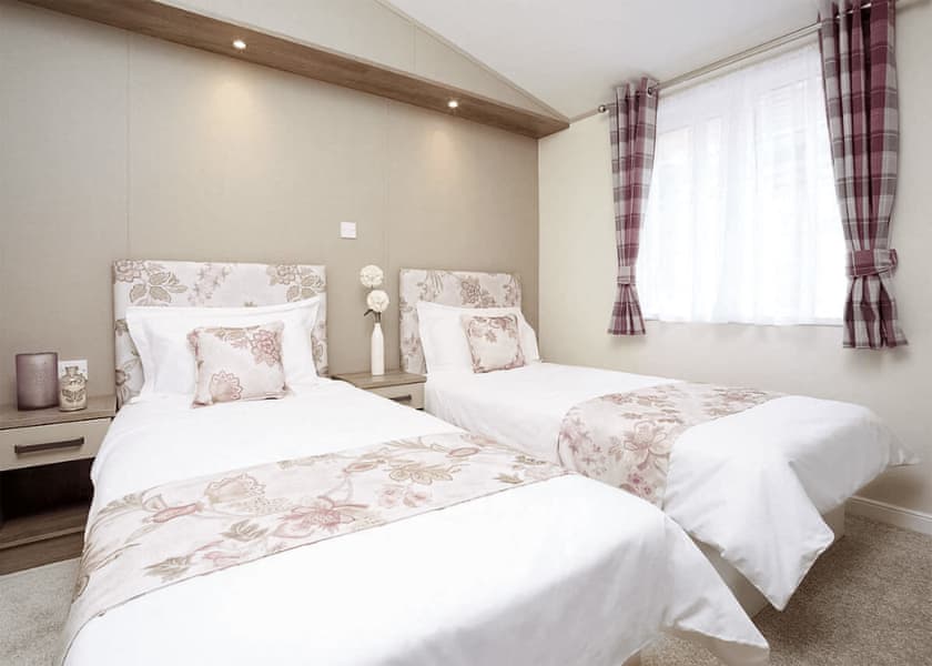 Superior Oak Lodge with Hot Tub (Sleeps 4, Pet) - Heather View Holiday Park, Stanhope, Co Durham