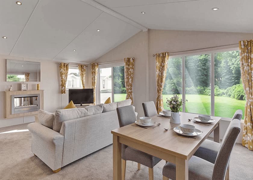 Superior Oak Lodge with Hot Tub (Sleeps 6) - Heather View Holiday Park, Stanhope, Co Durham