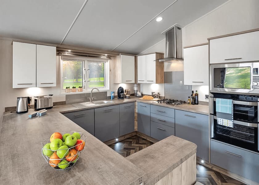 Superior Oak Lodge with Hot Tub (Sleeps 6) - Heather View Holiday Park, Stanhope, Co Durham