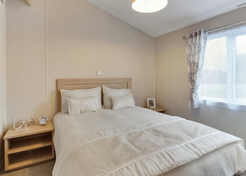 Superior Oak Lodge with Hot Tub (Sleeps 6) - Heather View Holiday Park, Stanhope, Co Durham