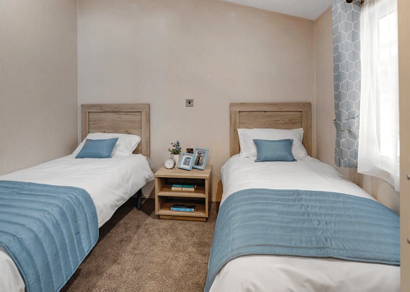 Superior Oak Lodge with Hot Tub (Sleeps 6) - Heather View Holiday Park, Stanhope, Co Durham