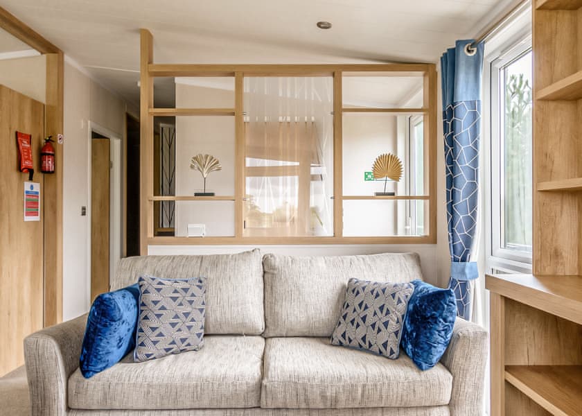 Luxury Lodge Hot Tub (Pet) - Hanworth Country Park, Potterhanworth
