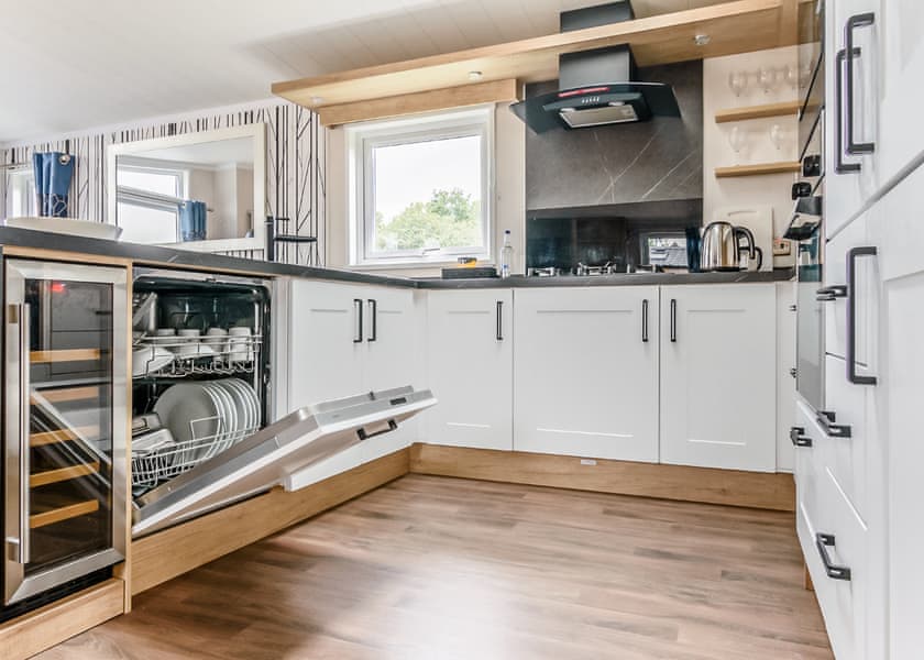 Luxury Lodge Hot Tub (Pet) - Hanworth Country Park, Potterhanworth