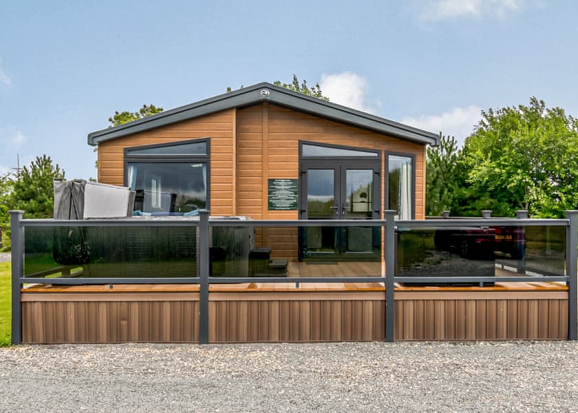 Luxury Lodge Hot Tub - Hanworth Country Park, Potterhanworth