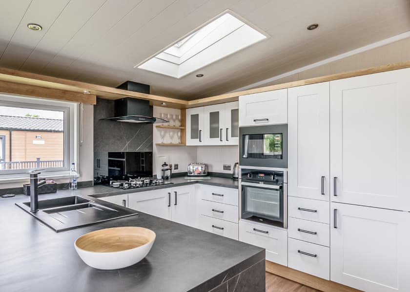 Luxury Lodge Hot Tub - Hanworth Country Park, Potterhanworth