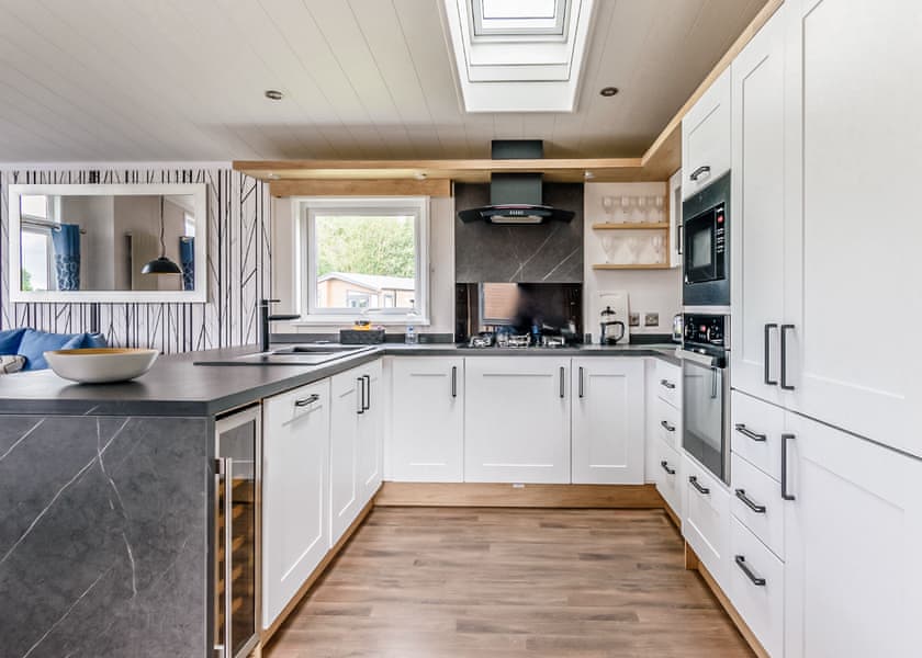 Luxury Lodge Hot Tub - Hanworth Country Park, Potterhanworth