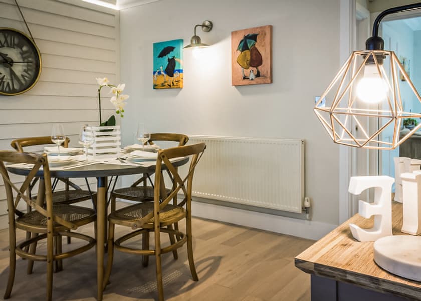 Typical | 4 Berth Luxury Cottage with Hot Tub (Pet) - The Bay Colwell, Freshwater, Colwell Bay