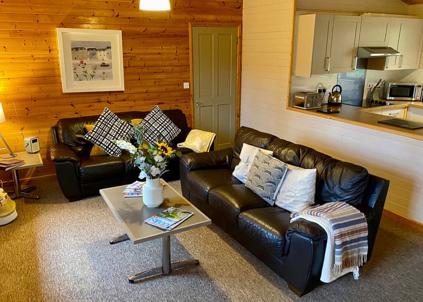 Toad Lodge - Ivyleaf Combe Lodges, Stratton, Bude