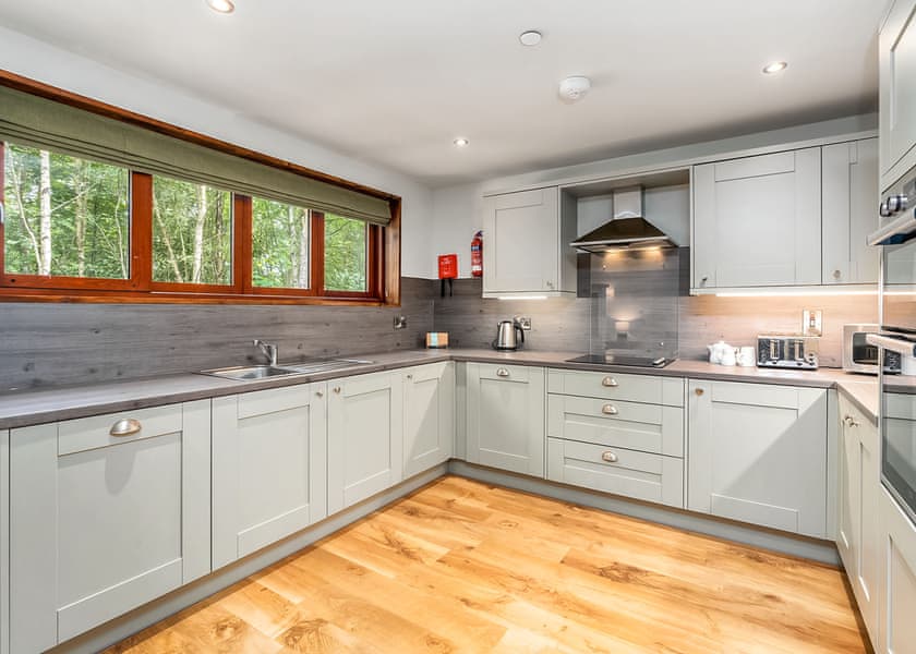 Classic Golden Oak 4 (Pet) - Keldy, Nr Pickering