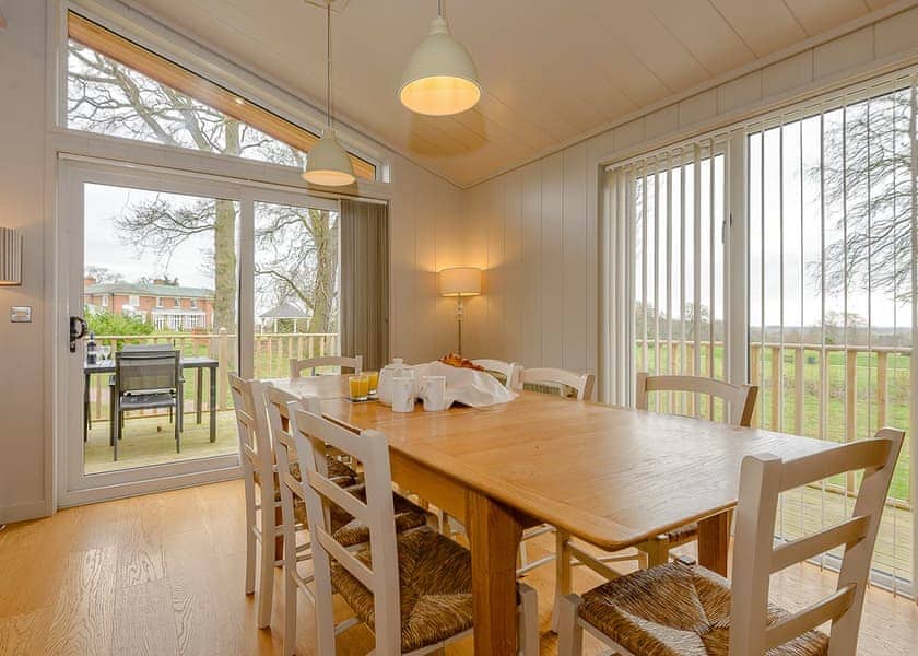 Retreat Lodge 4 - Kenwick Woods, Louth, Lincolnshire Wolds