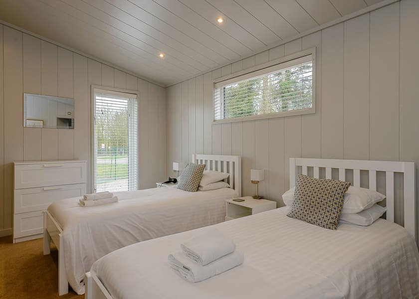 Retreat Lodge 4 - Kenwick Woods, Louth, Lincolnshire Wolds