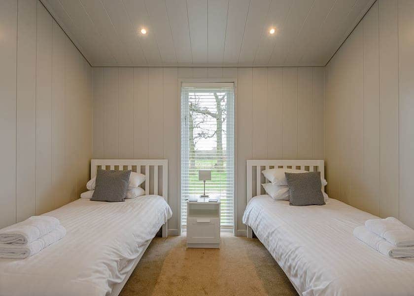 Retreat Lodge 4 - Kenwick Woods, Louth, Lincolnshire Wolds