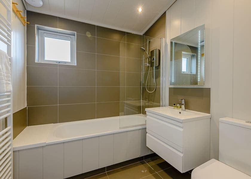 Retreat Lodge 4 - Kenwick Woods, Louth, Lincolnshire Wolds