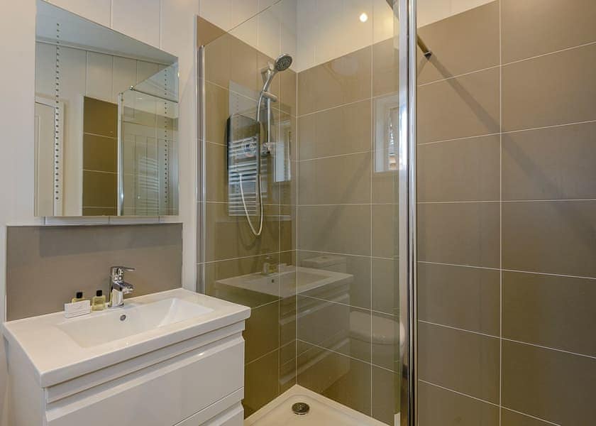 Retreat Lodge 4 - Kenwick Woods, Louth, Lincolnshire Wolds