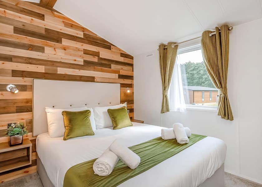 Horncastle Spa (Pet) - Kenwick Woods, Louth, Lincolnshire Wolds