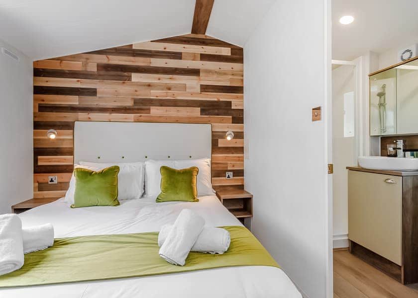 Horncastle Spa (Pet) - Kenwick Woods, Louth, Lincolnshire Wolds
