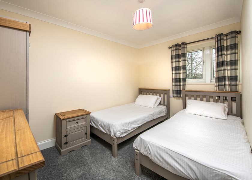 Twin bedroom | Killigarth Cottage (Sat) - Killigarth Manor, Polperro, Looe
