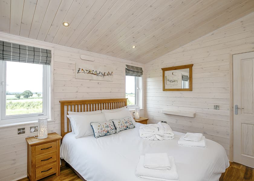 Knights Lodge - Knights Lodges, Bretby, Derbyshire