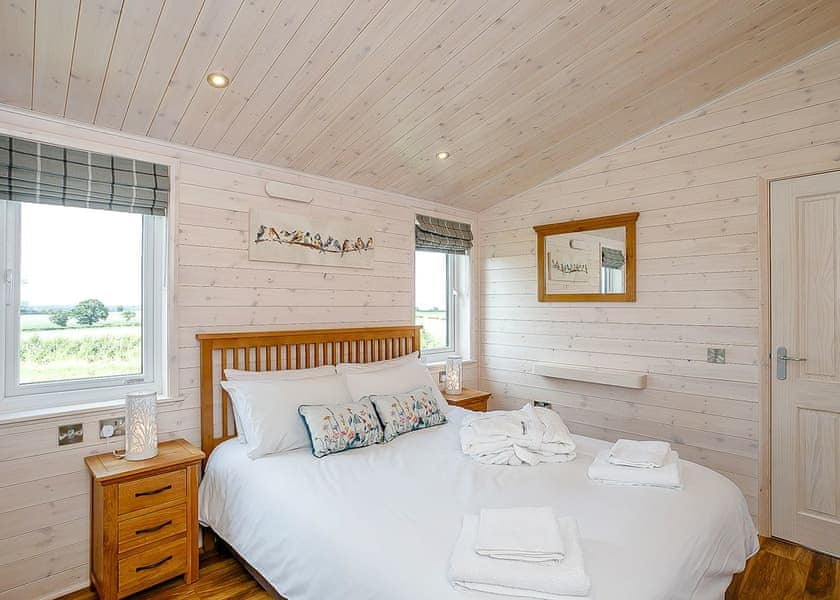 Knights Lodges (Pet) - Knights Lodges, Bretby, Derbyshire