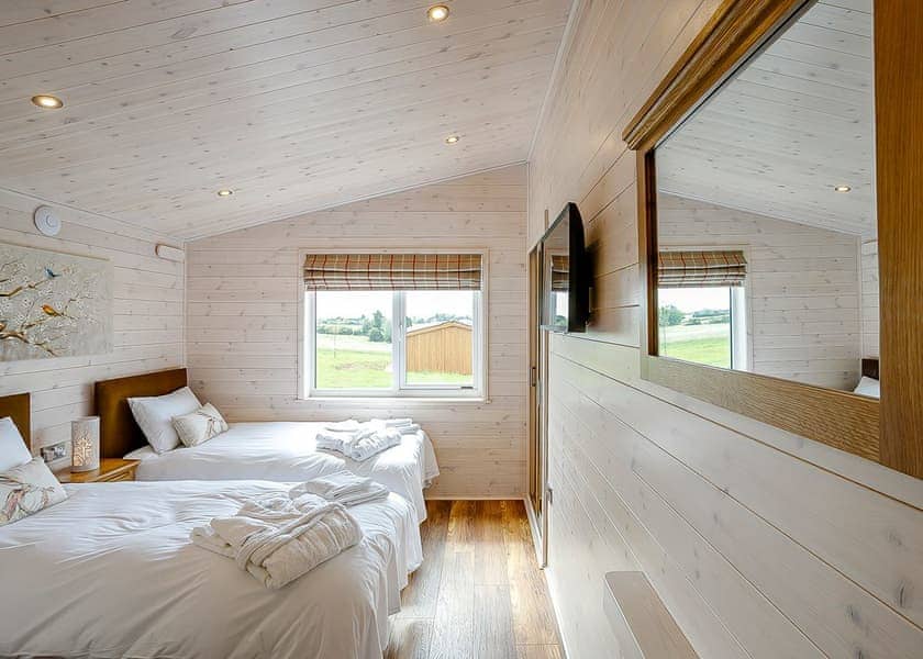 Knights Lodges (Pet) - Knights Lodges, Bretby, Derbyshire