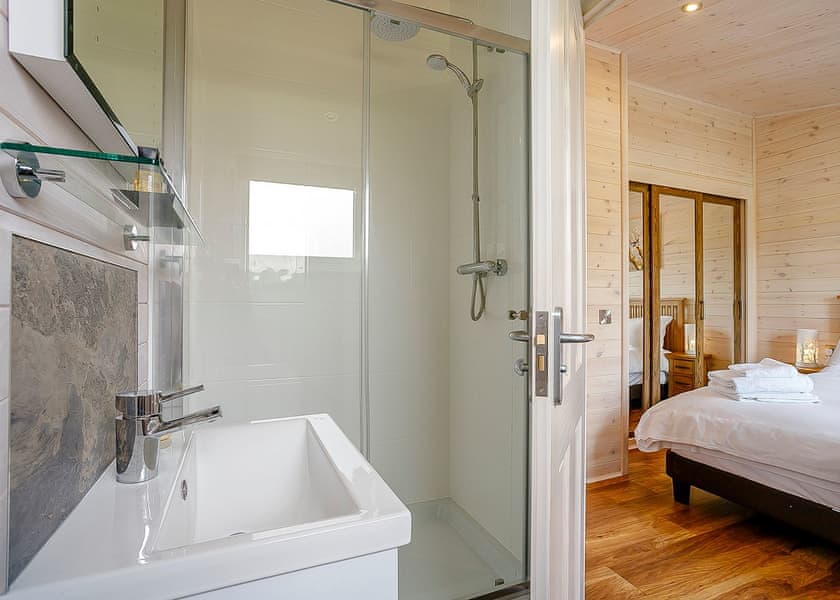 Typical | Field View Lodge (Pet) - Knights Lodges, Bretby, Derbyshire