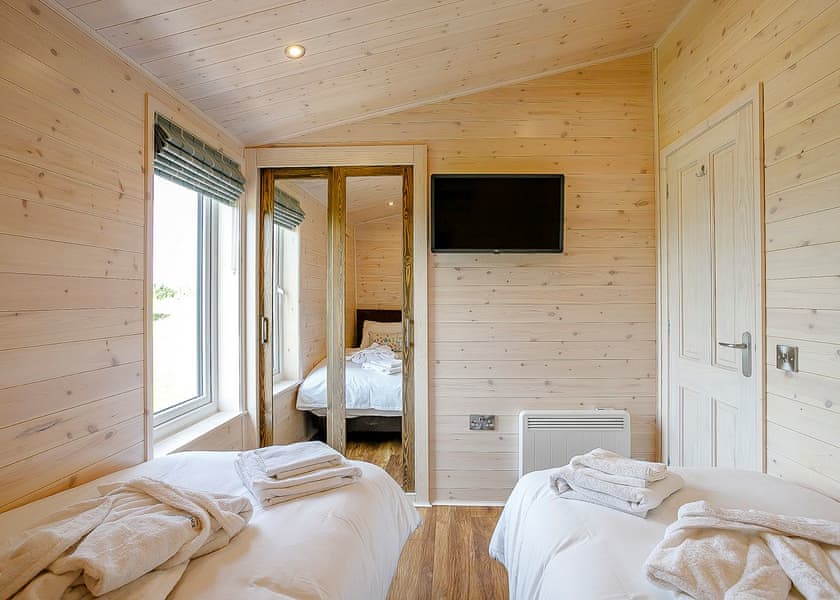 Typical | Field View Lodge (Pet) - Knights Lodges, Bretby, Derbyshire