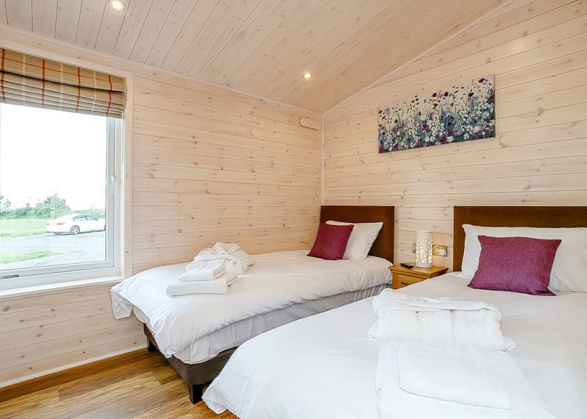 Typical | Field View Lodge (Pet) - Knights Lodges, Bretby, Derbyshire