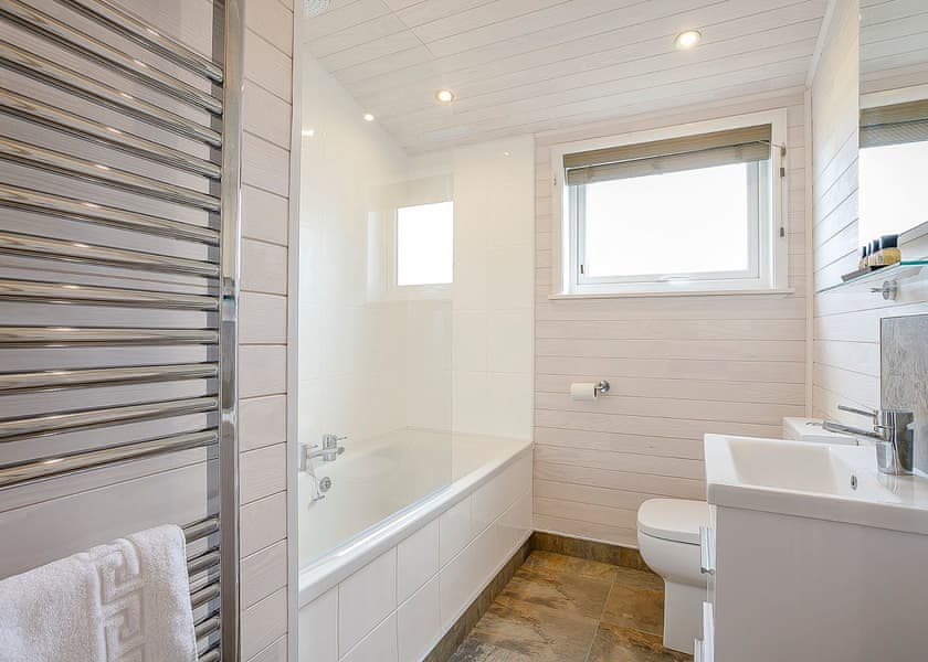 Typical | Field View Lodge (Pet) - Knights Lodges, Bretby, Derbyshire