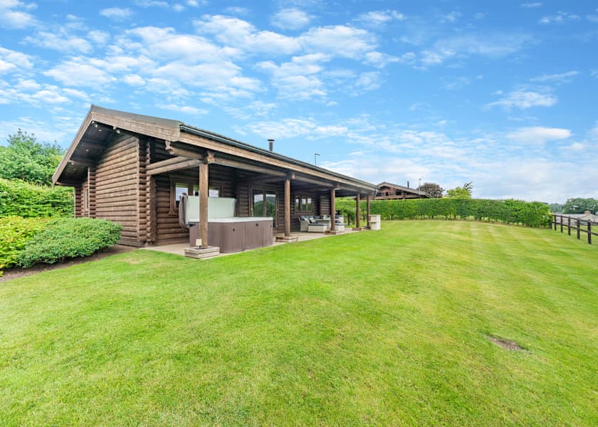 Two Hoots - Kitty’s View Country Lodges, Broxton, Nr Chester