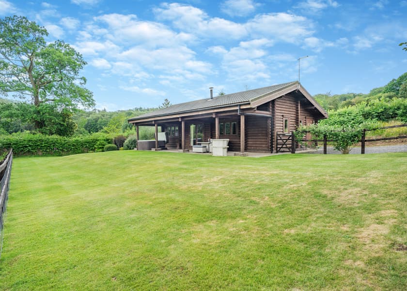 Two Hoots - Kitty’s View Country Lodges, Broxton, Nr Chester