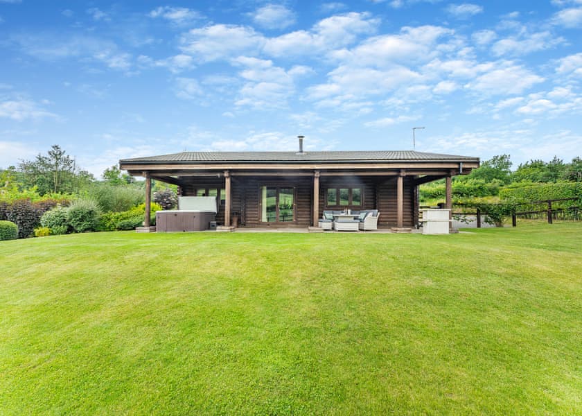 Two Hoots - Kitty’s View Country Lodges, Broxton, Nr Chester