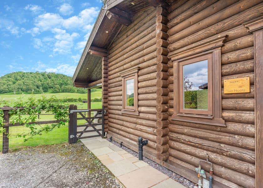Two Hoots - Kitty’s View Country Lodges, Broxton, Nr Chester