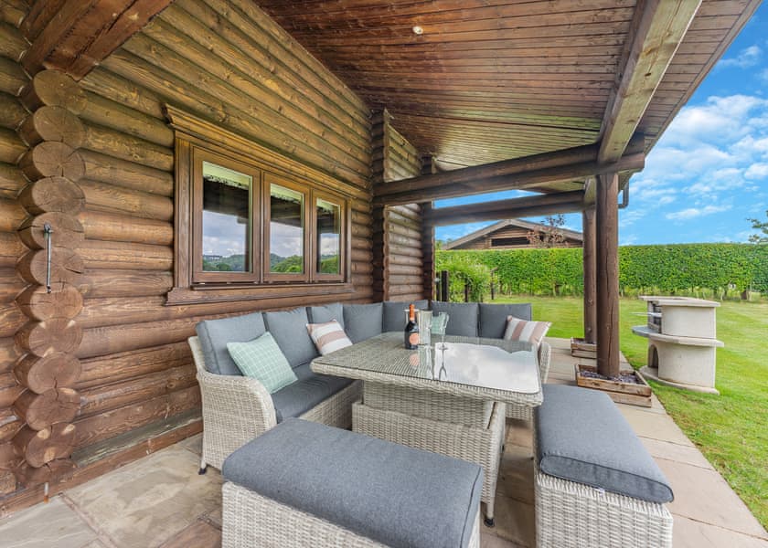 Two Hoots - Kitty’s View Country Lodges, Broxton, Nr Chester