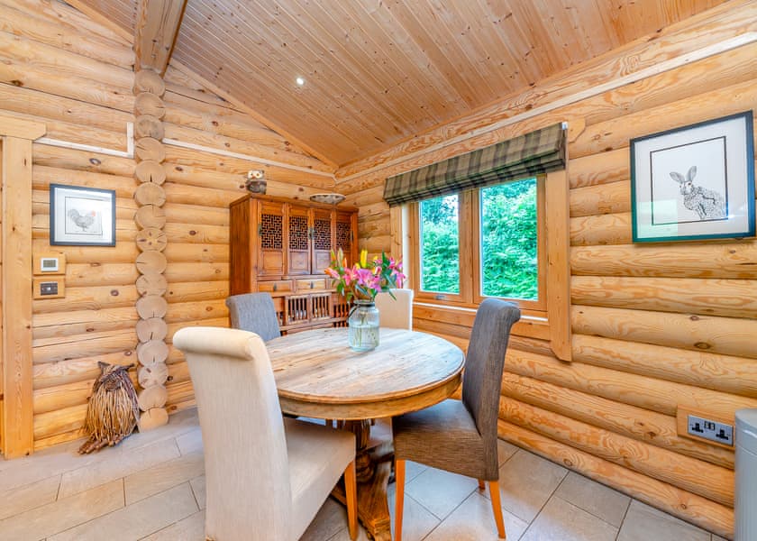 Two Hoots - Kitty’s View Country Lodges, Broxton, Nr Chester